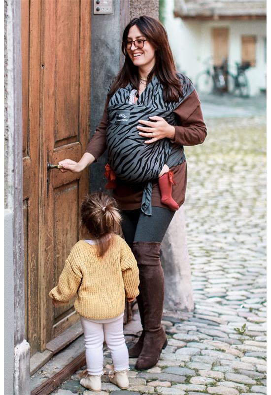 Manduca Sling Zebra life